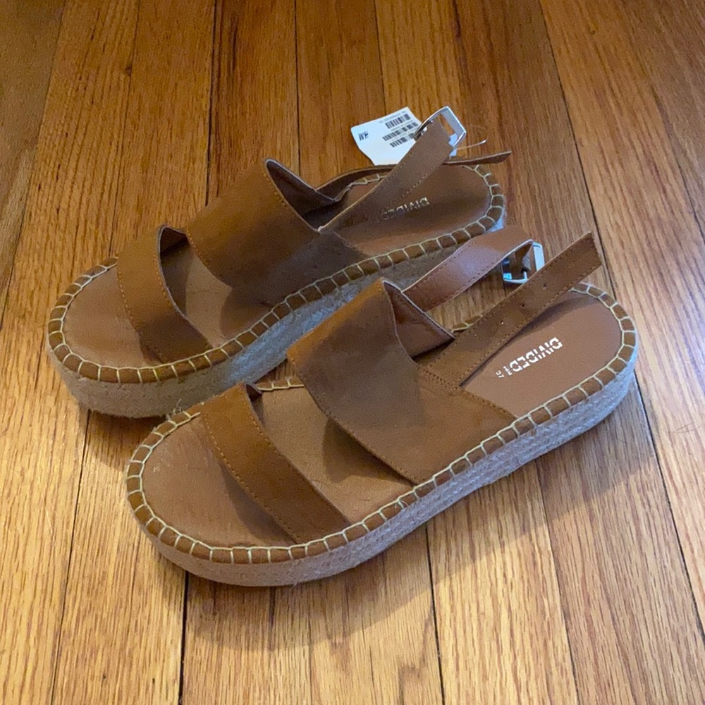 NWT platform sandals